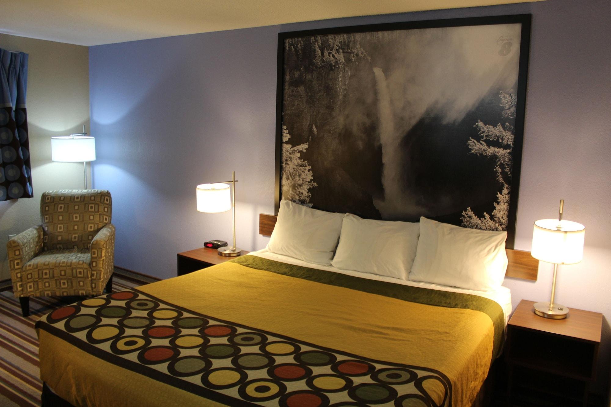 Super 8 By Wyndham Kamloops On The Hill Hotel Exterior photo
