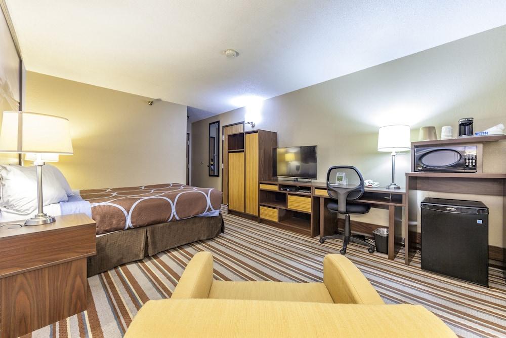 Super 8 By Wyndham Kamloops On The Hill Hotel Exterior photo