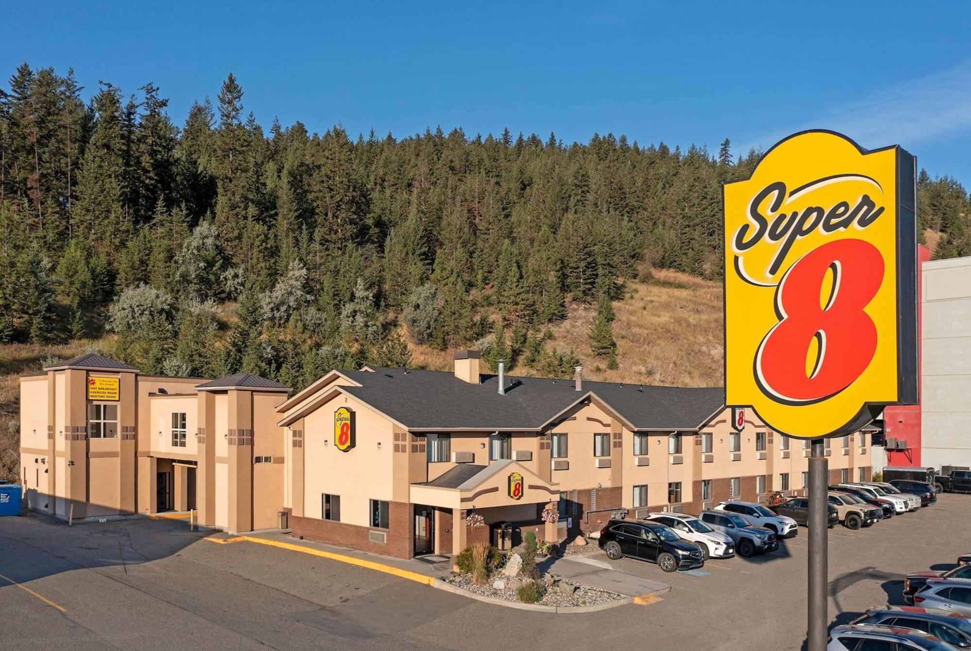 Super 8 By Wyndham Kamloops On The Hill Hotel Exterior photo